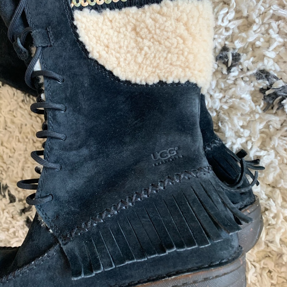 UGGS - Picture 9 of 10